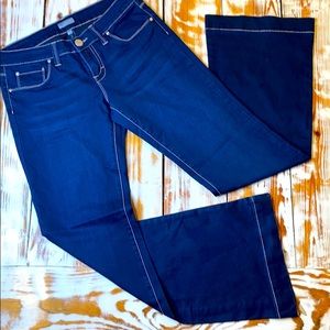 Q40 Dark Wash Blue Jean Wide Hem Flare Size 29